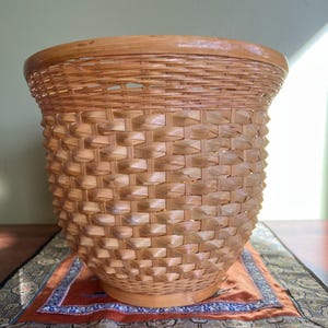 Vintage Wicker Wastebasket/Boho Wicker Plant Cover/MCM Rattan Wastebasket/Rattan Trash Bin/Hand Woven Wicker Cache Pot