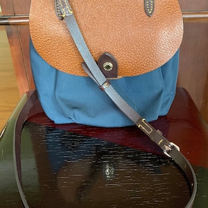 Vintage Dooney and Bourke Leather and Nylon Crossbody Bag/ Dooney & Bourke navy blue nylon and cognac leather saddle bag