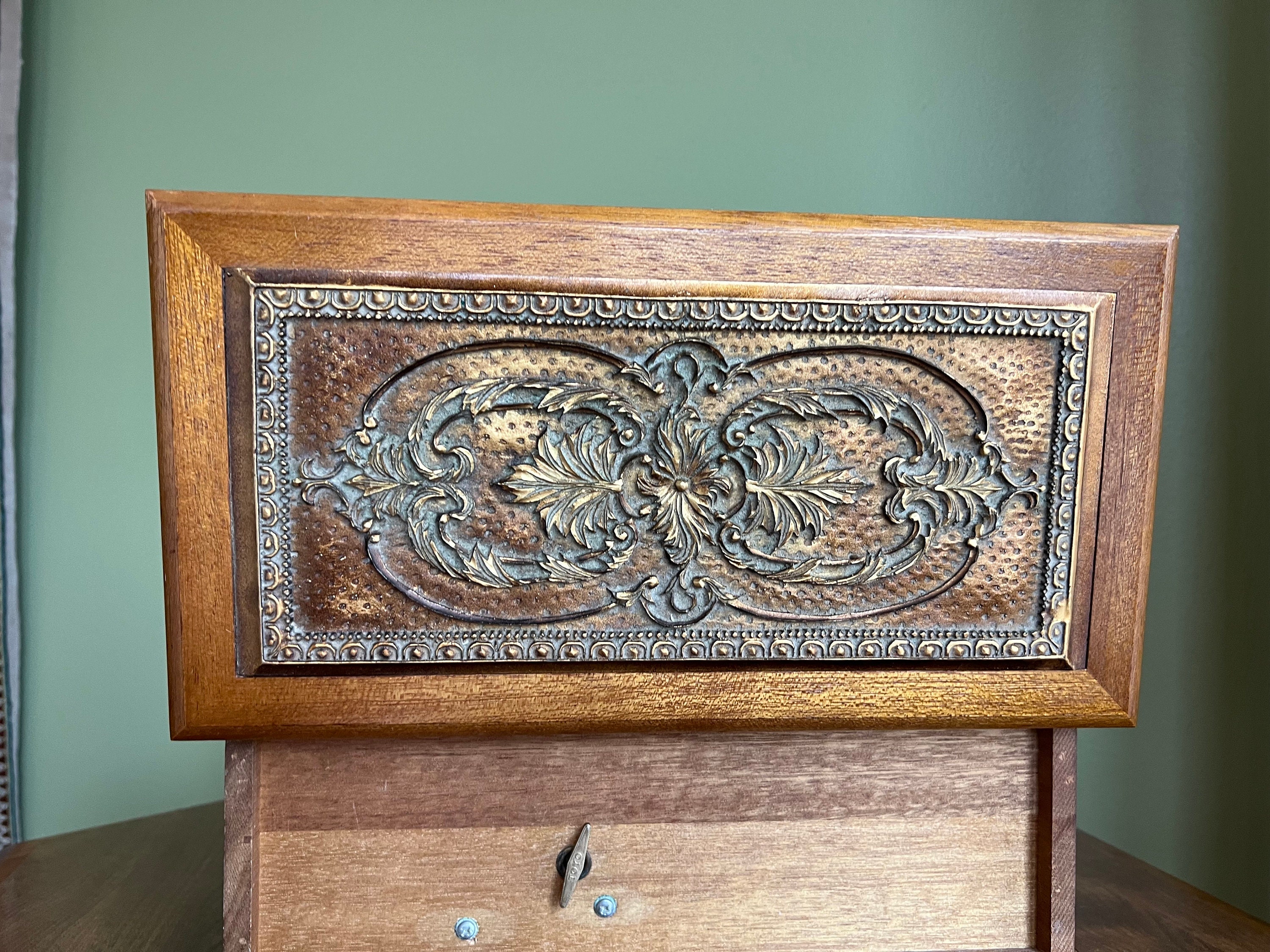 激安単価で Wooden Musical Vintage Jewelry Red Top Carved Open Flip Box 小物・アクセサリー