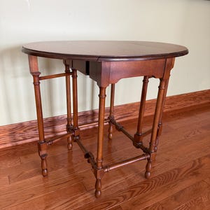 Mid Century Drop Leaf Gate Leg Table by WELLINGTON HALL Lexington N.Carolina Made in USA/Georgian style Solid Wood Side Table