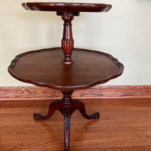 MERSMAN Solid Wood Pie Top Two-tiered Table/Mersman round cherry side table with Claw Feet/Butler Table/Buffet Table/Round Pie Table