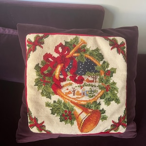 Vintage Christmas Needlepoint Wool  Pillowcase/Traditional Christmas Accent Pillow/Hollyberry and Horn Needlepoint Pillow