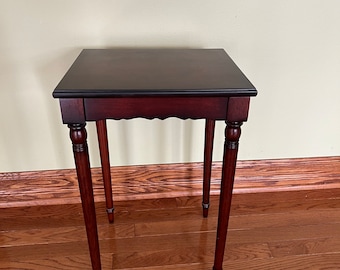 Vintage Bombay Co. Flute Legs End Table/ Mahogany finish End Table/ Small Side Table