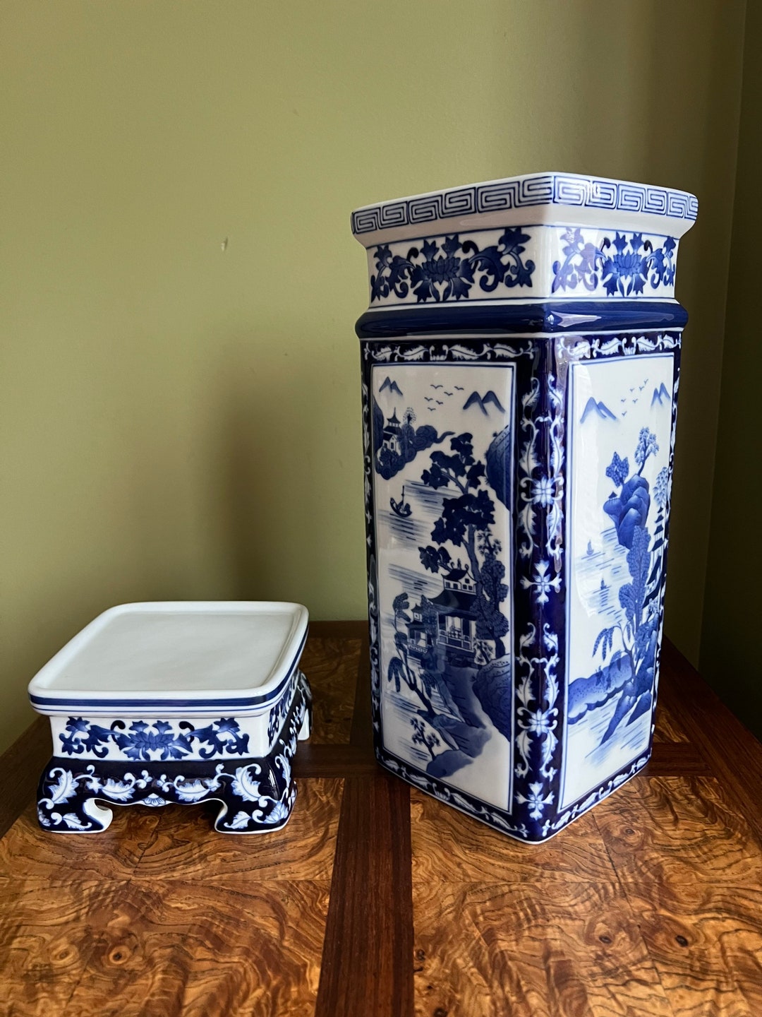 Vintage Bombay China White and Blue Porcelain Vase With Base/chinese