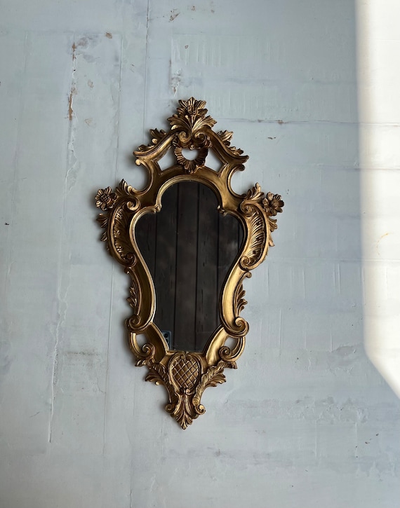 Mid 19th Century Florentine Italian Carved Wood Gilt Picture Frame