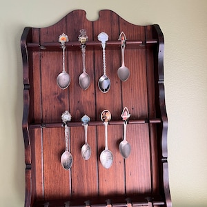 Vintage Three Mountaneers Asheville NC 18 slots Wooden Spoon Rack coming with 8 spoons/Collectible Spoon Wall Display/Souvenir Spoon Display