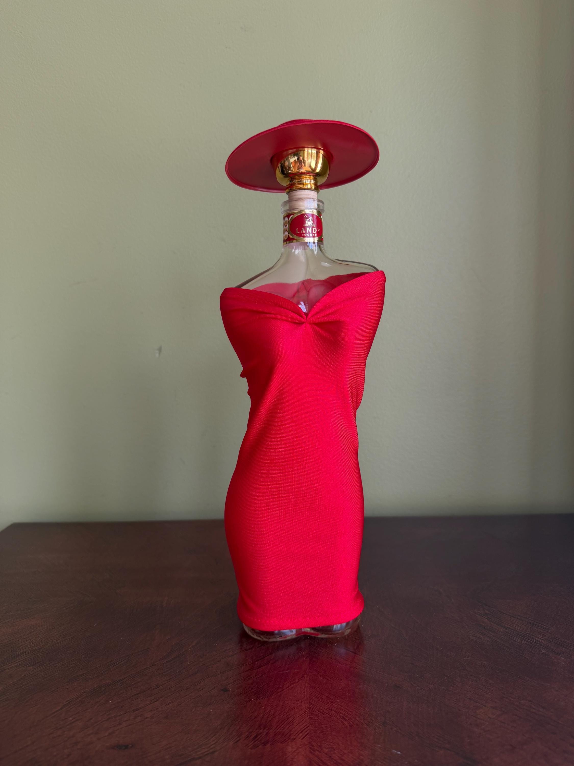 landy desir cognac lady in red dress Spanish Bottle S26_D1