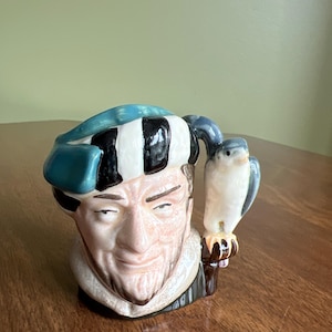 Vintage porslin Falconern av Royal Doulton liten mugg tillverkad i England/ROYAL DOULTON karaktär Toby jug Falconer miniatyr D6547 bild 1