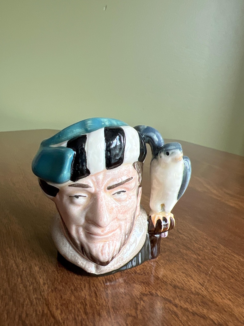 Vintage porslin Falconern av Royal Doulton liten mugg tillverkad i England/ROYAL DOULTON karaktär Toby jug Falconer miniatyr D6547 bild 1