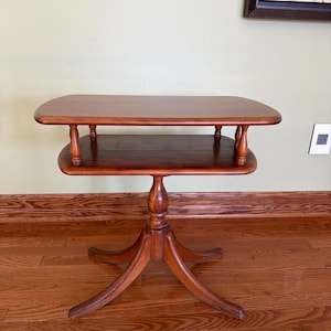 Mid Century An American Maple Products Wooden Pedestal Table// 2- tiered Maple Wood Side Table/1940s American Maple Pedestal End Table