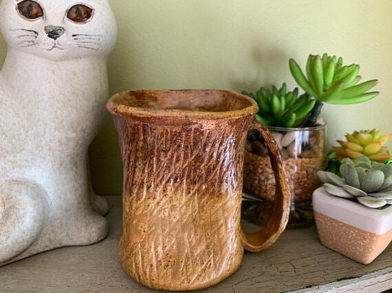 Vintage Pottery Mug//Pottery studio Teacup// Pottery Tea Cup 14 oz capacity/ Large Pottery Coffee Mug