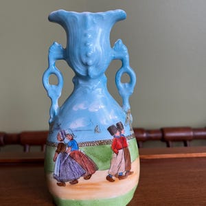 Antike Victoria Carlsbad Porzellanvase hergestellt in Österreich Hand bemalt signiert vom Künstler// Antike österreichische feine Keramik kleine Vase