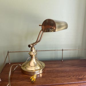 Vintage Underwriters Laboratories messing pianolamp met zware messing voet/messing tafelblad bureaulamp/scharnierende messing bureaulamp/bankierslamp