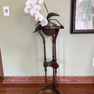 Vintage Georgian style Wig Stand with Plastic Insert  3 legs 36” Tall/Victorian Tripod Washbasin/Wooden Plant Stand //Tall Fern Table