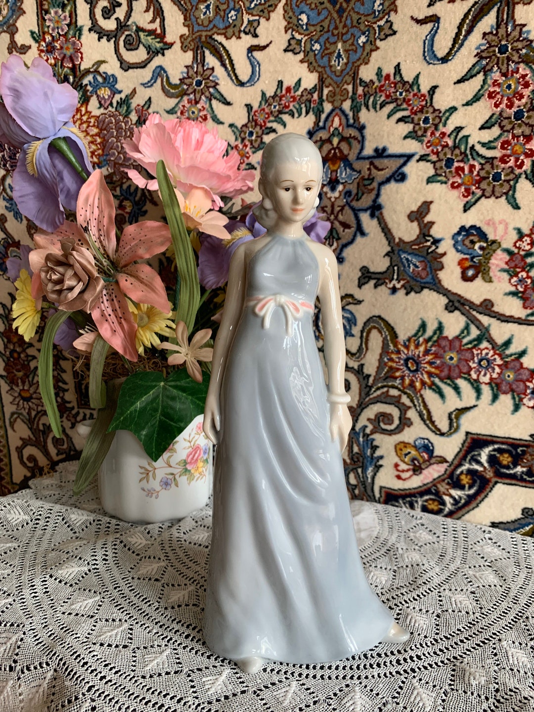 Vintage KPM Porcelain Girl Figurine/ KPM Berlin Königliche Porzellan