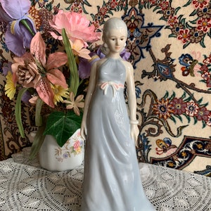 Vintage KPM Porcelain Girl Figurine/ KPM Berlin Königliche Porzellan-Manufaktur Tall Girl Figurine/ Bride Figurine