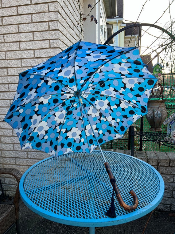 MCM Umbrella with Bent Bamboo Holder/Blue Flower P