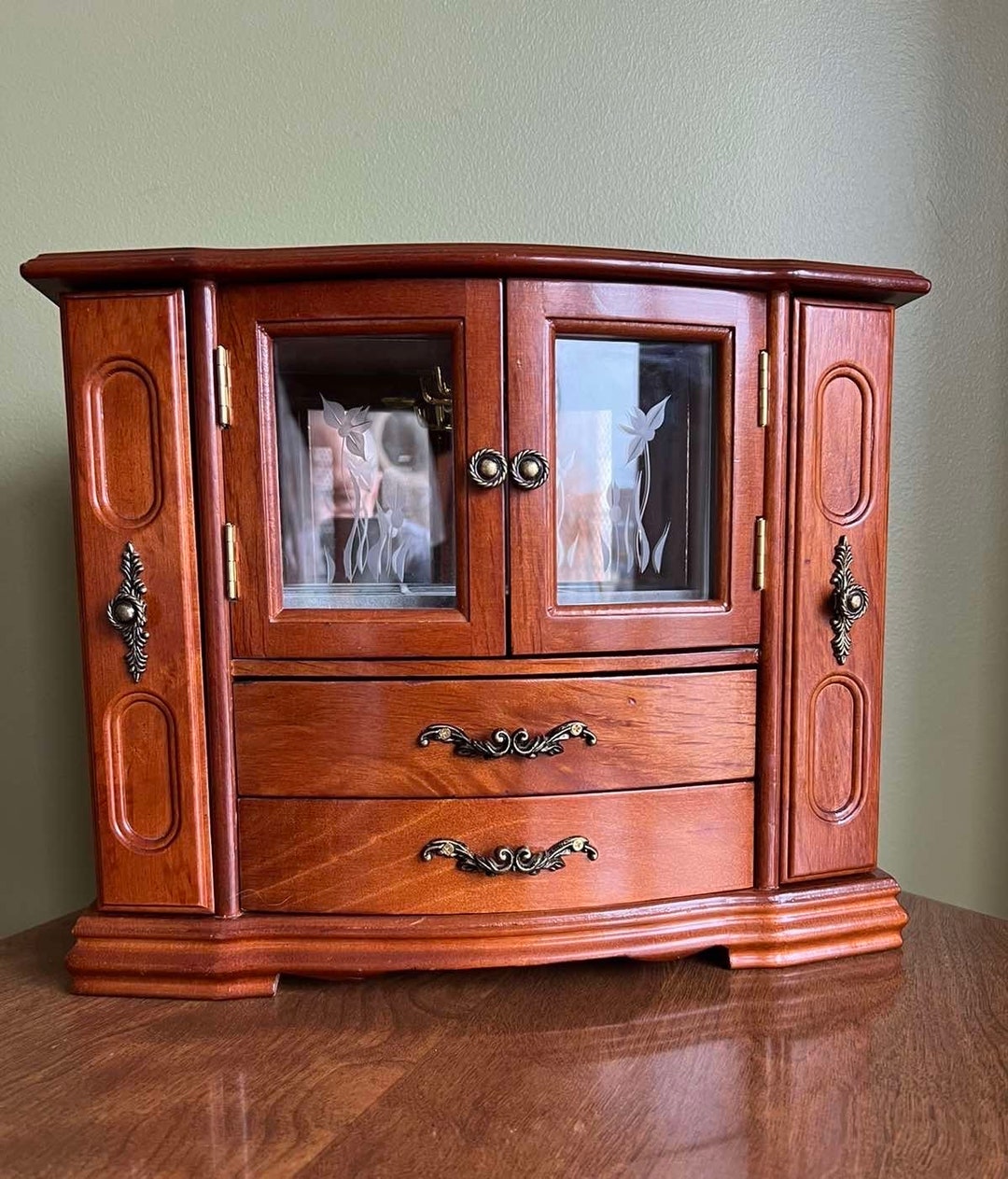 Vintage Jewelry Box With Sided Necklace Hooks Necklace Carousel Ring