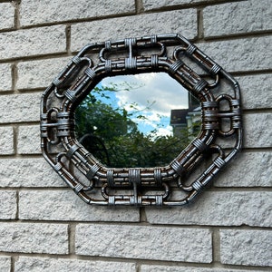 Vintage Silver avec Bronze Tone Plastic Frame Mirror Fabriqué aux États-Unis / Grand miroir mural ovale en plastique dur argent