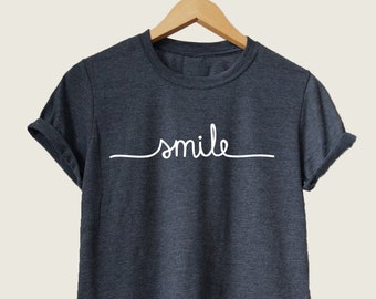 Camiseta con gráfico "Smile": camiseta inspiradora para mujer