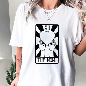 T-shirt La maman, carte de tarot, cadeau de fête des mères, Mama Muttertag, t-shirt graphique, cadeaux d'anniversaire de mère, Mama Geschenk, t-shirt graphique cool