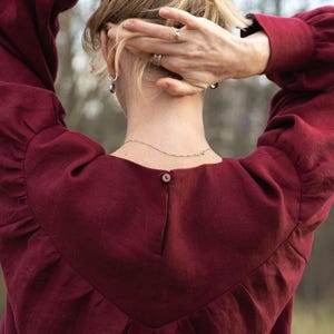 Victoriaanse linnen blouse met pofmouwen, boerenrenaissancetuniek afbeelding 7