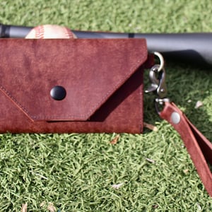Cartera larga de cuero con temática de béisbol