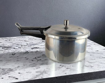 Vintage 4 Quart Mirro Pressure Cooker