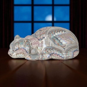 Vintage Ceramic Sleeping Cat Figurine: Hand-Painted Shelf Decor
