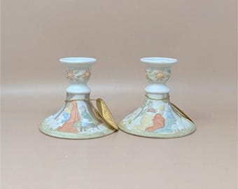 Colección Lefton Christopher de 1982 – Candelabros de porcelana bizcochada con escena de la Natividad