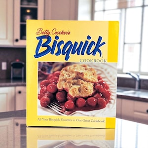 2000 Betty Crocker&#39;s Bisquick Cookbook, Hardcover, Classic Baking Recipes, Easy Meals Guide, Gift for Home Cook