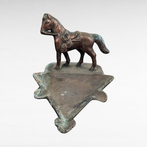 Cenicero de caballo ensillado de cobre vintage, cenicero con figura de caballo de bronce, decoración ecuestre, cenicero único, decoración occidental, regalo para amantes de los caballos