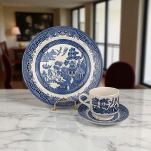 Vintage Churchill Classic Blue Willow 3 Piece Ceramic Set
