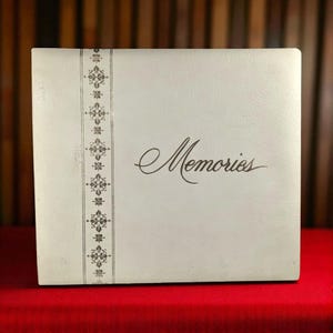Vintage Memories Photo Album: 8x10 Scrapbook Album, Gift for Mom