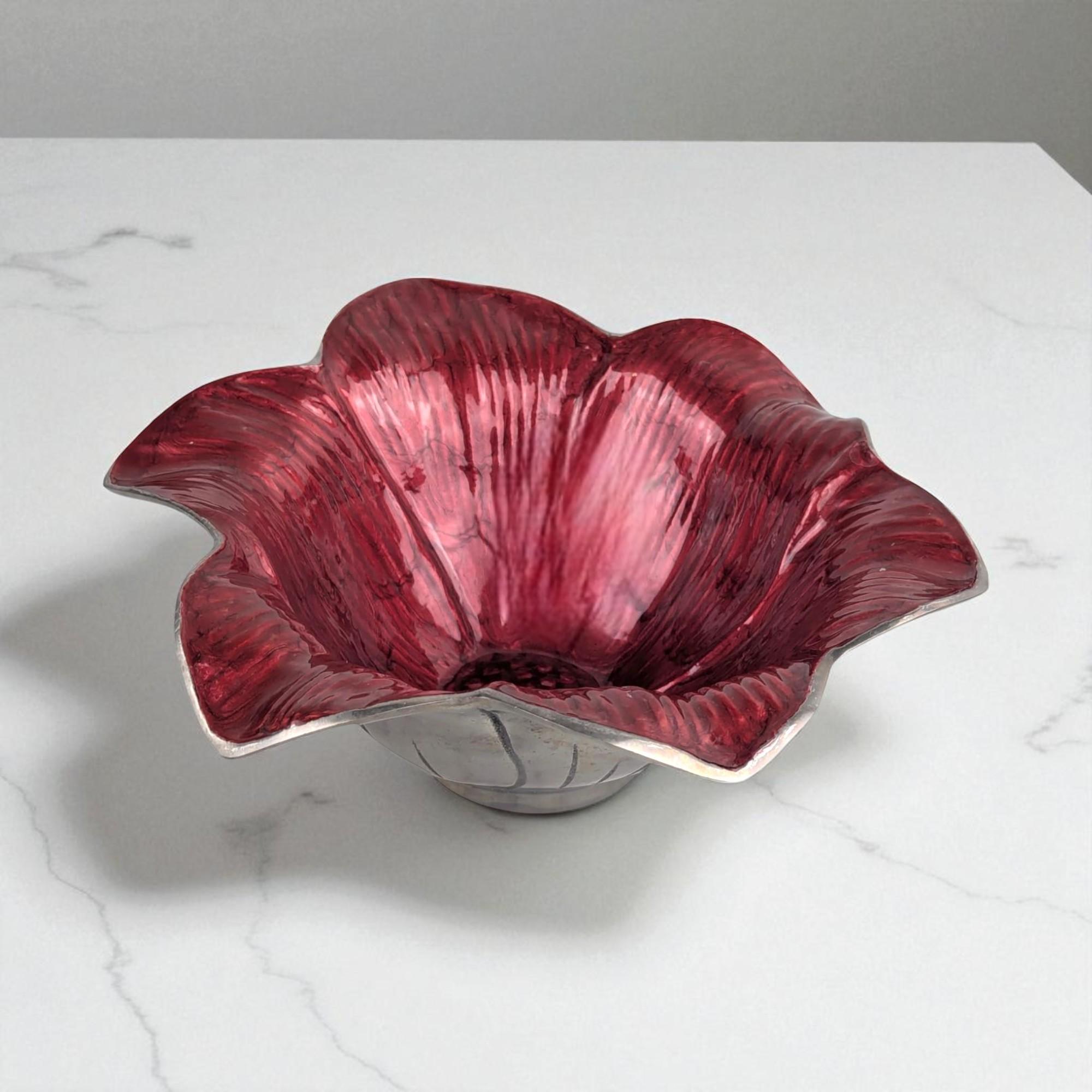 Liv & Skye Ivory Ceramic 25 in. Pearlized Clam Shell Decorative Bowl 19741-03 - The Home Depot