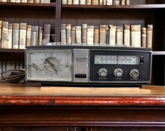 Vintage Lloyds Solid State Clock Radio