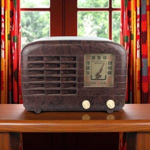 Radio General Electric vintage de los años 40: decoración retro funcional para el hogar