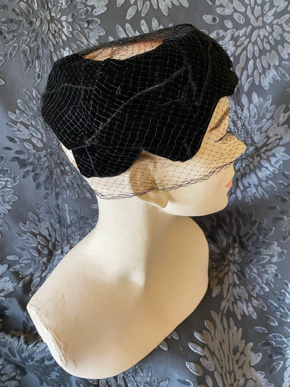 Vintage black velvet hat - image 4