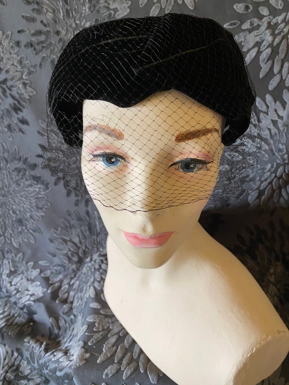 Vintage black velvet hat - image 3
