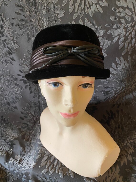 Vintage 40’s black velvet bucket hat - image 1