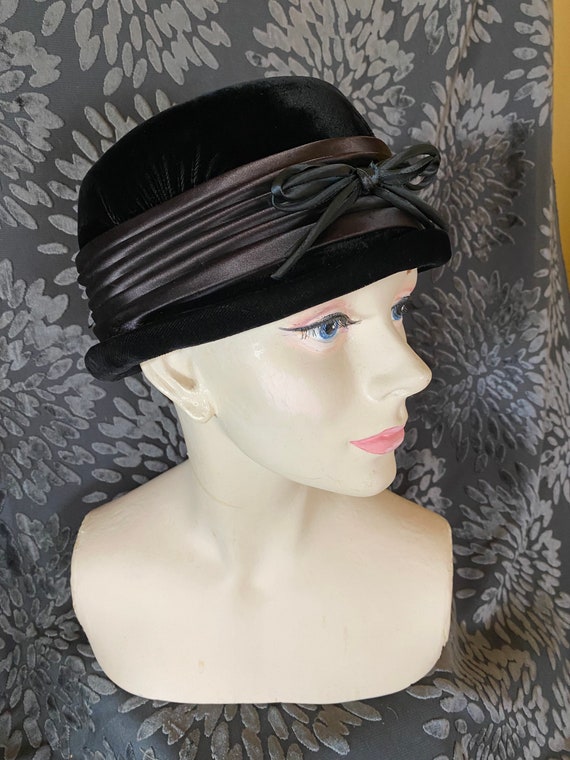 Vintage 40’s black velvet bucket hat - image 4