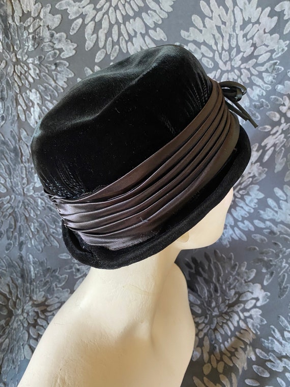 Vintage 40’s black velvet bucket hat - image 3