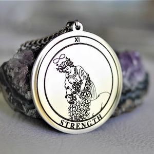 Talisman Carte Majeur //La Force//Tarot de Marseille//Carte de la Force//Divination//Cadeau Homme//Cadeau Femme