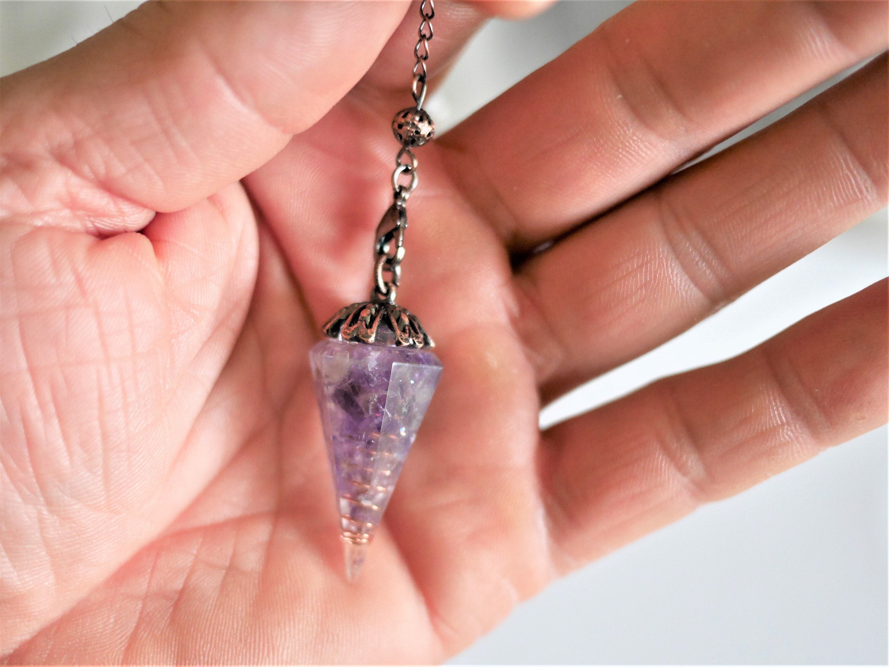 Orgonite//Orgonite Améthyste//Pendule Orgonite//Radiestésie//Divination//Pendule Orgonite//Améthyste