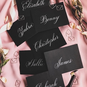 Calligrafia con segnaposto per matrimoni piegati, Segnaposto a mano, Calligrafia di nozze elegante per segnaposto, Biglietto da visita scritto a mano