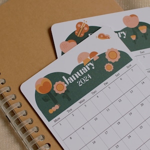 2024 Desk Calendar, Retro Flower Patttern, Desk Calendar with Mini Easel, Monthly Planner, 2024 Planner