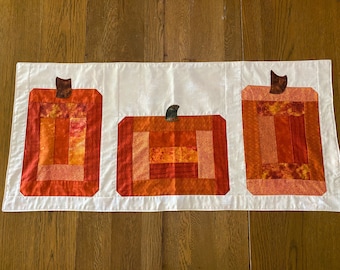 Pumpkin Table Runner - pumpkin table decor - pumpkins - fall table runner - fall table decor - Halloween table runner - thanksgiving table