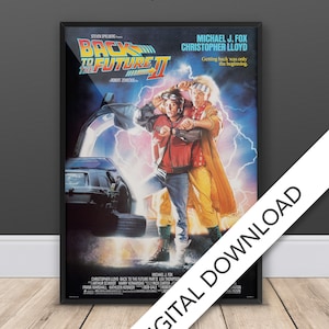 以下が含まれることがあります： マイケル・J・フォックスとクリストファー・ロイドをフィーチャーした映画「バック・トゥ・ザ・フューチャー PART II」のポスター。ポスターは黒いフレームで、白い背景になっています。ポスターのテキストには、「バック・トゥ・ザ・フューチャー PART II」と「戻ってくるのは始まりに過ぎなかった。」と書かれています。