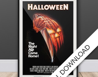 Könnte beinhalten: Ein Filmplakat für den Horrorfilm "Halloween" mit einem Kürbis mit einem bedrohlichen Grinsen und einem Messer, das aus ihm herausragt. Der Text "The Night He Came Home!" befindet sich unter dem Kürbis.