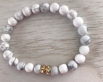 Gemstone bracelet. White Howlite.around beads 7.5 women stretch bracelet